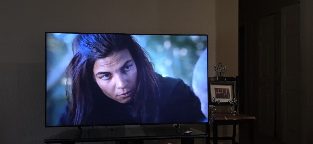 Samsung 75" QLED TV - Stunning 4k SMART TV