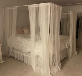 California King Bed frame with 4 corner bed canopy and mattress with platform frame