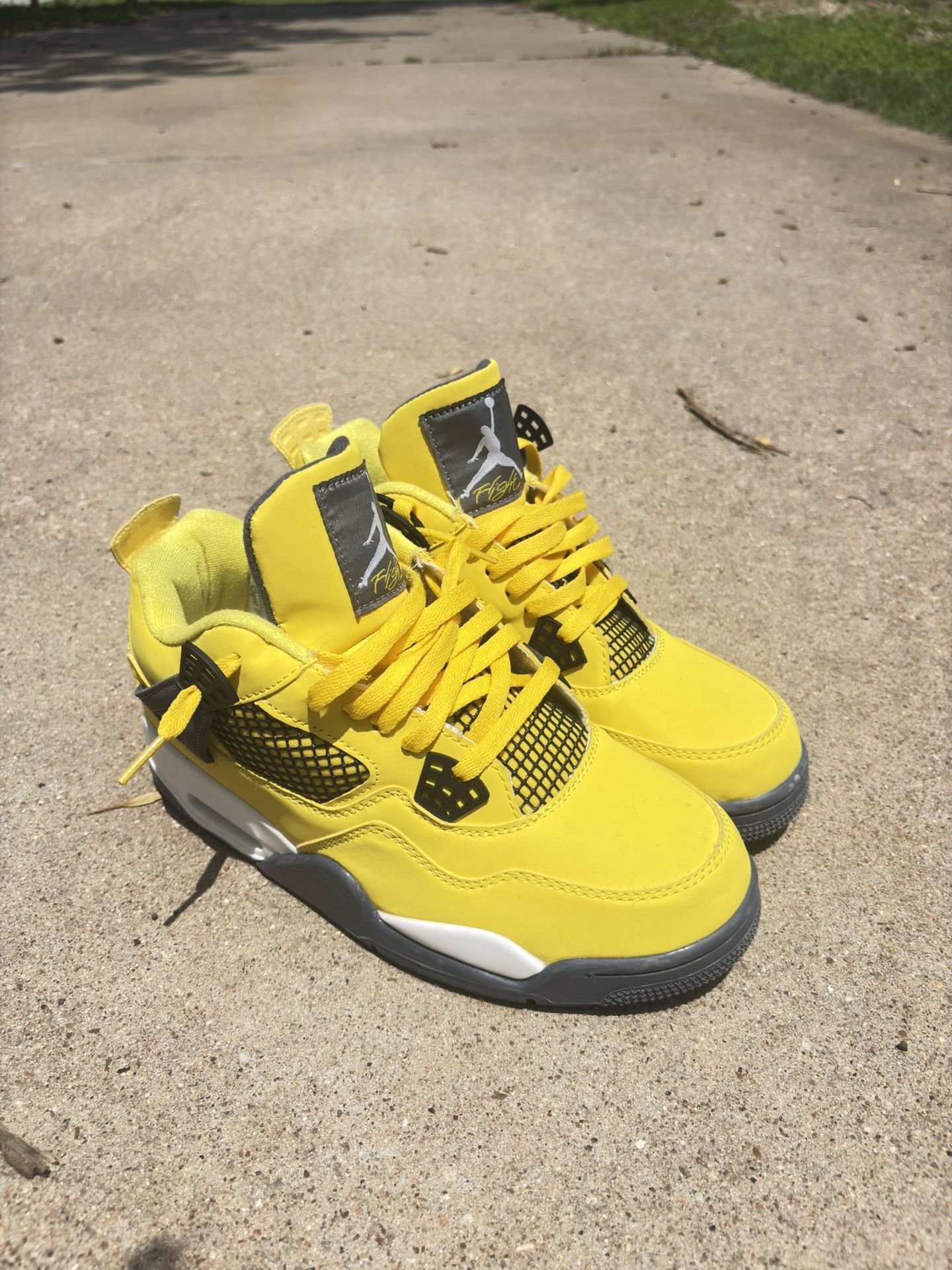 Jordan 4 Lightning