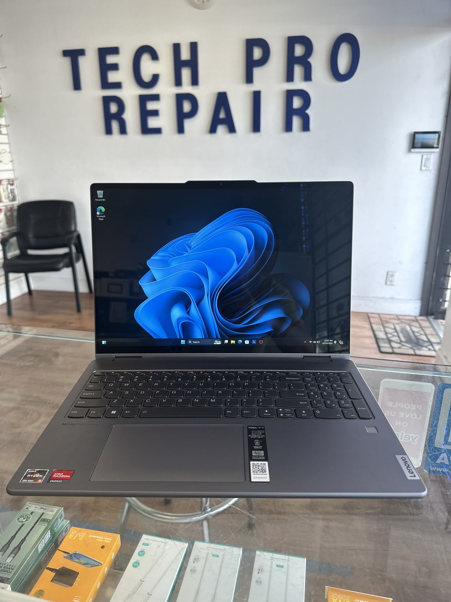 Lenovo Yoga 7, Ryzen 5 7535U, 8gb RAM, 512gb SSD 2 In 1, 15.6”Laptop