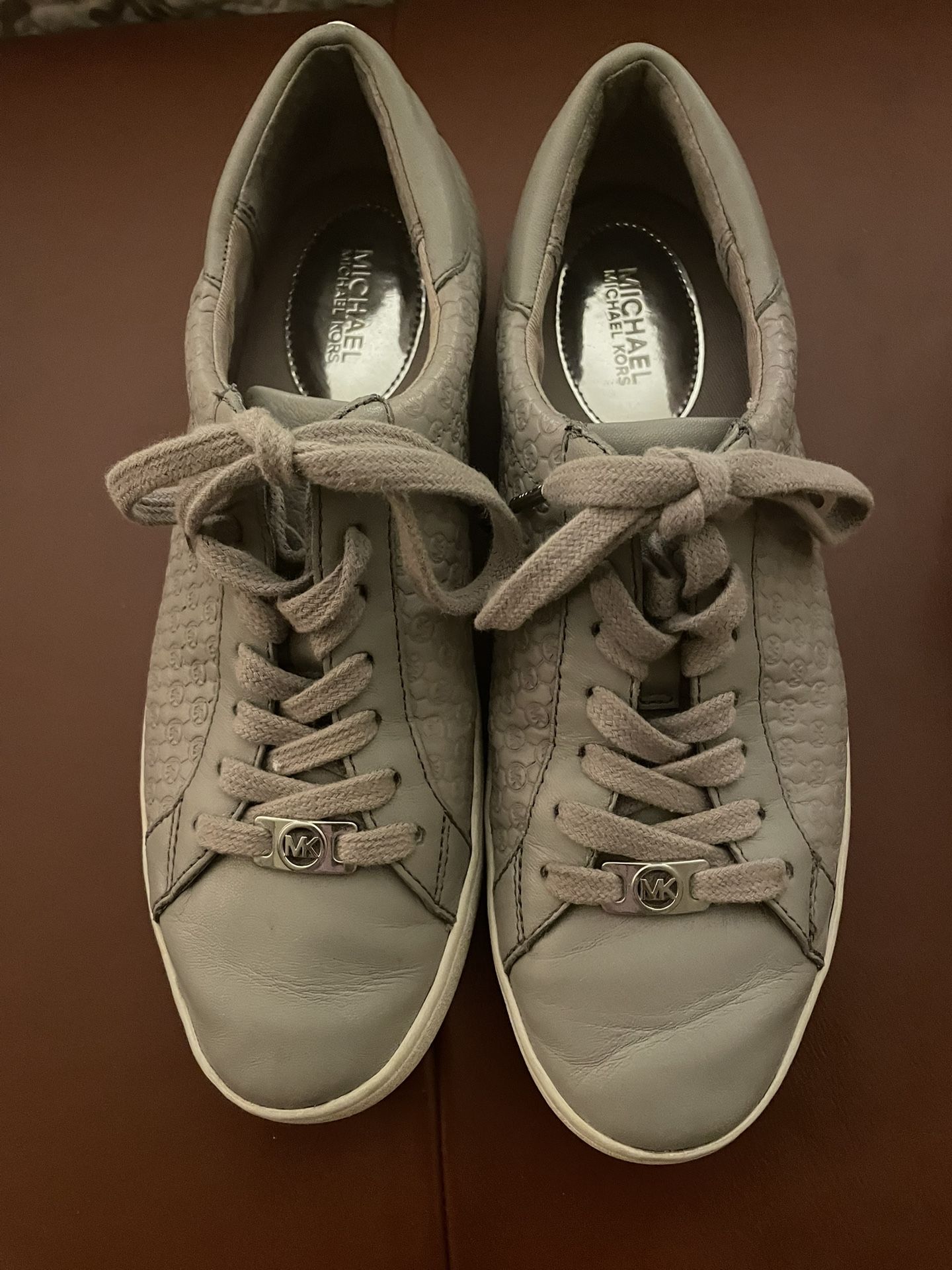 Tennis shoes Michael Kors Size 8
