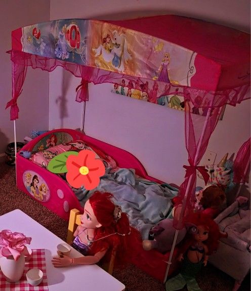 โจ Disney Princess Canopy Toddler Bed + Organic Mattress โ Excellent Condition! โจ