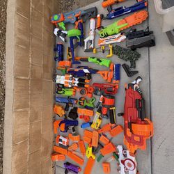 Selling Nerf Gun Lot. Tons Of Bullets As Well