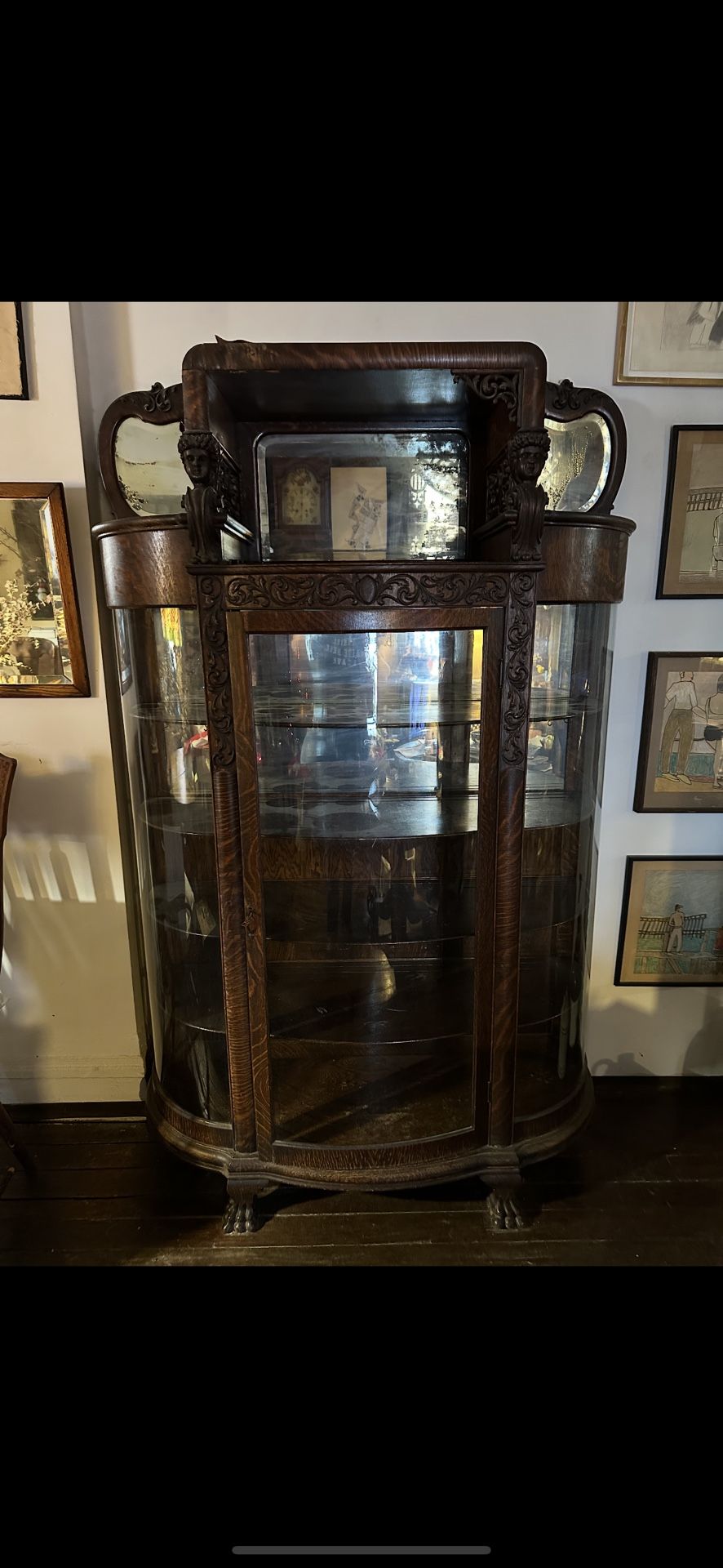 20th‑century American curved‑glass china/curio cabinet crafted from quarter‑sawn oak