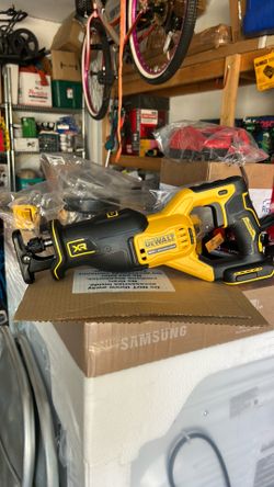DEWALT 20v XR Sawzall tool only