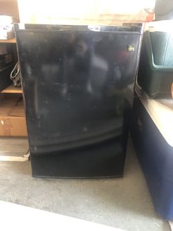 3.2 Cu.Ft Mini Fridge with Freezer, Single Door Small Refrigerator, Dorm Fridge with 7 Adjustable Thermostat, Energy Saving, Low Noise, Compact Refrig