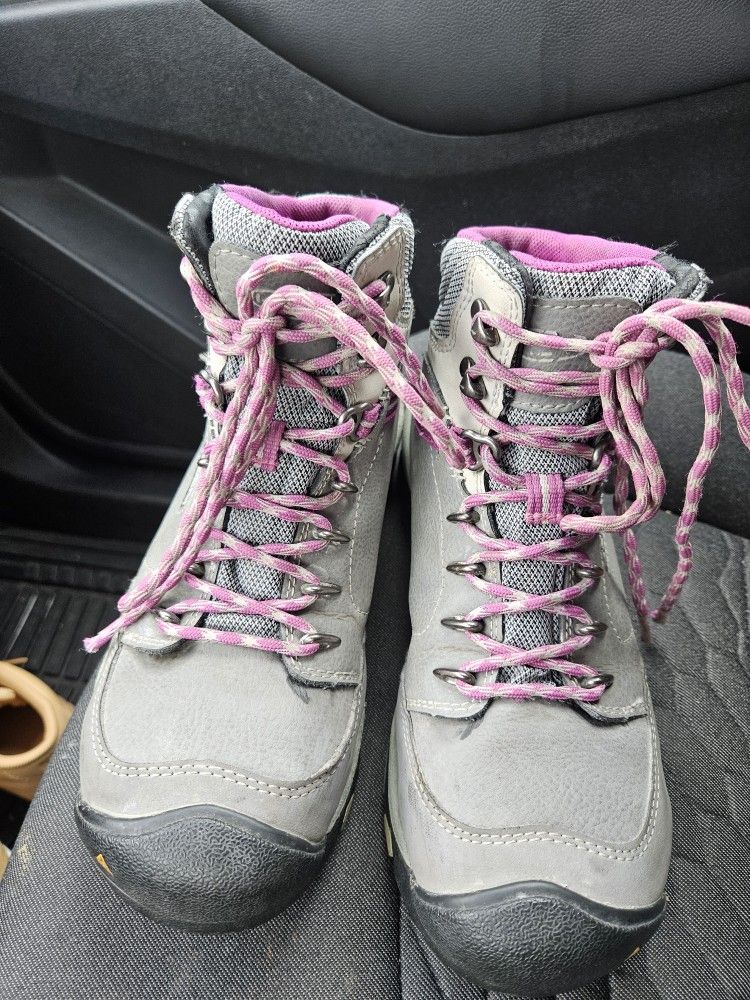 KEEN UTILITY Woman's Steel Toe Sz 7.5M