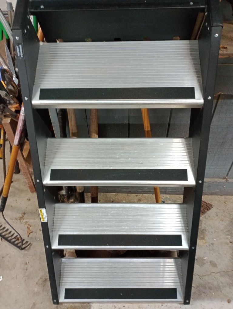 RV 4 Step Entry Stairs