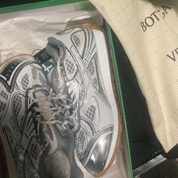 Bottega Veneta Orbits Silver/White Eur 42 US 8.5-9