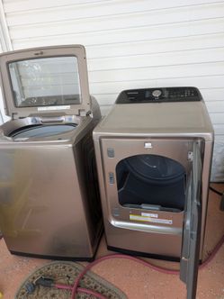 Samsung washer and dryer set.looks new