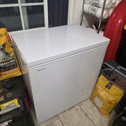 Hisense 7-cu ft Chest Freezer (White)