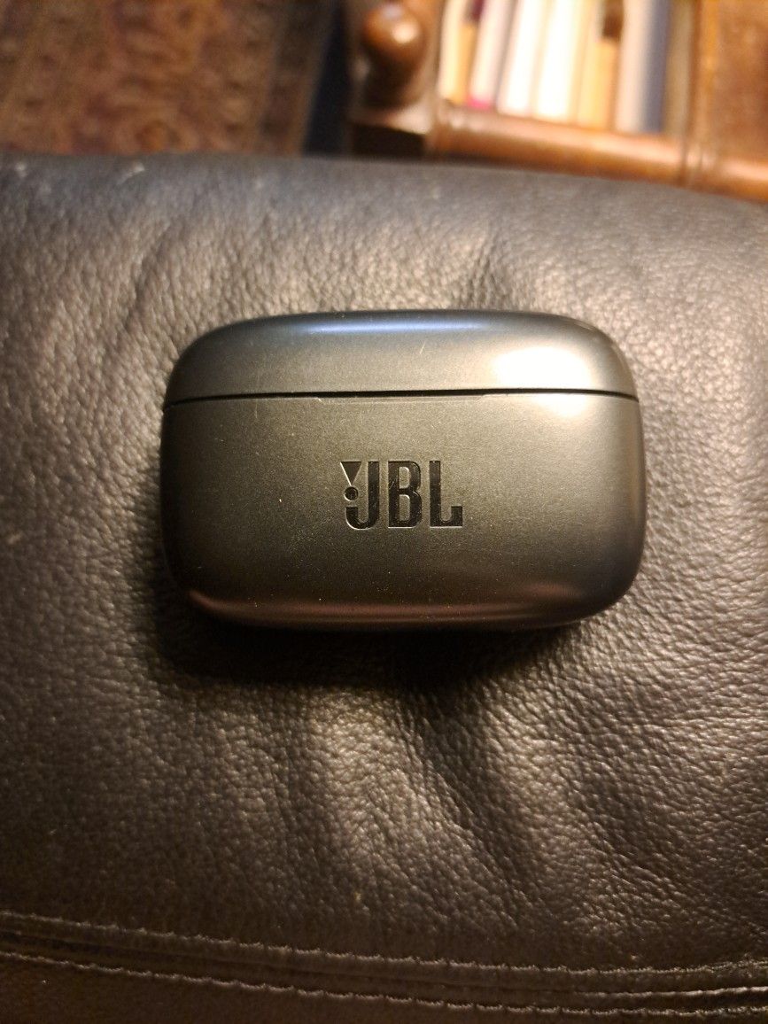 Jbl Bluetooth Headsets With Chargeing Case