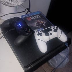 Ps4 slim and 2 controllers wit rust game