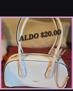 Purses and good condition