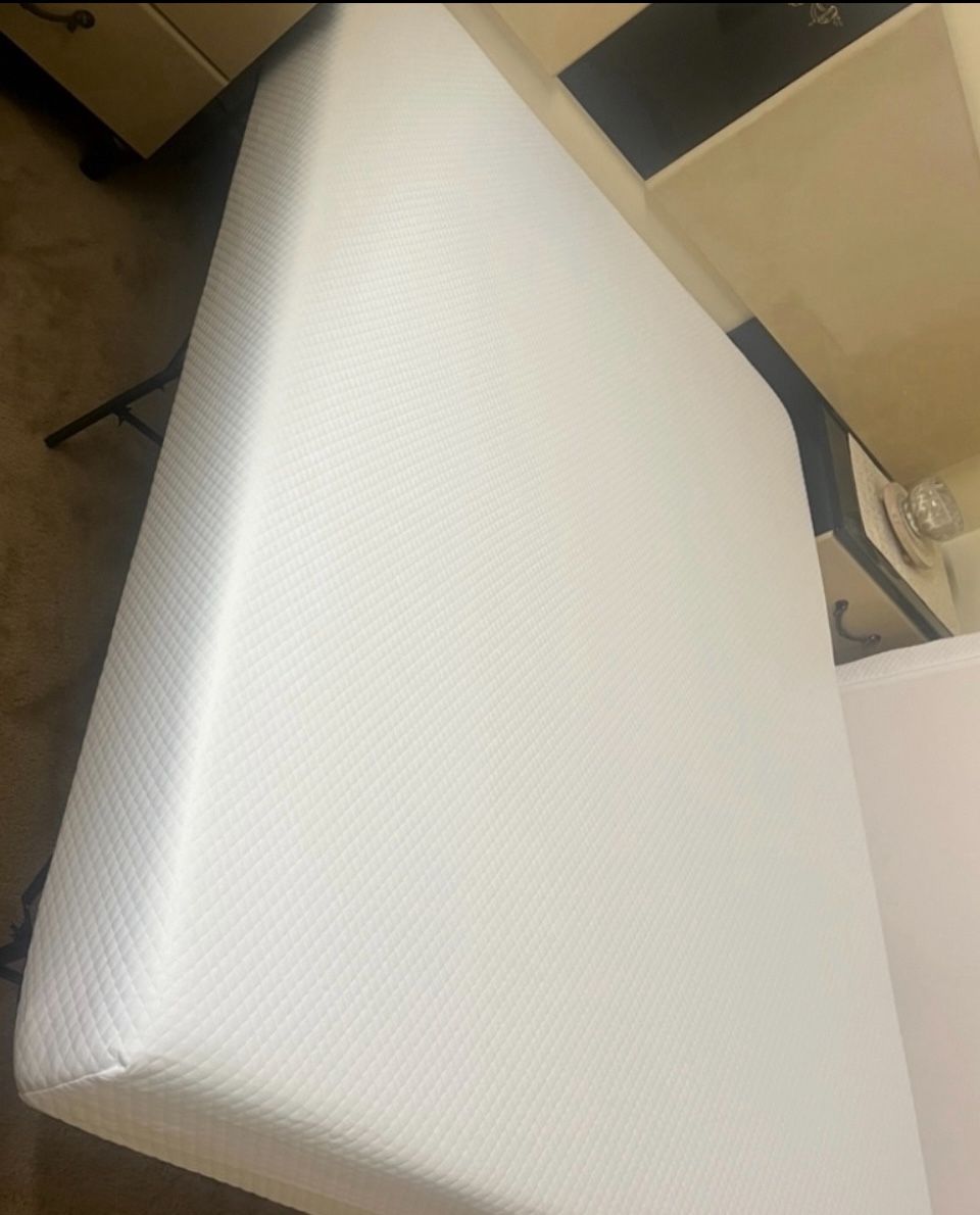 Queen Mattress New Never Used Cool Gel Memory Foam Pressure Relief View All Photos Pickup Gaithersburg Md20877