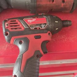 Milwaukee impact driver M12