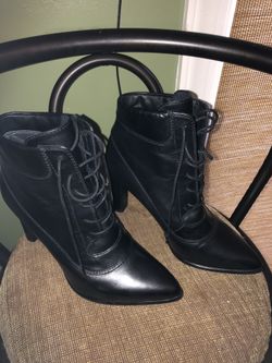 6.5 New Stuart Weitzman Black Leather Tie up bootie.