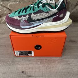 Nike X Sacai Vaporwaffle Villain Red Neptune Green Size 8.5 Men /10 Women