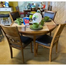 Beautiful  Wooden  Round Dining Table Set With 4 Chairs  // Holiday Sale // Limited Time Offer  