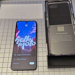Unlocked Razr Ultra 2025 PANTONE Scarab 1TB
