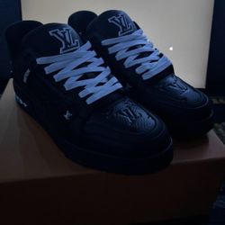 black lv trainers