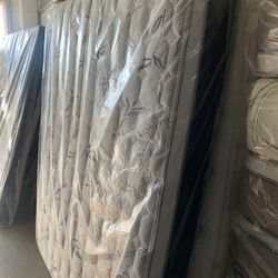 🌟✨Mattress Pillow Top All Sizes ✨🌟 ☑️ 12” inches tall 🟦All sizes 🛏💤 🟩Same day delivery available🚛 🟠Queen sizes 🟡Full sizes 🟢Twin sizes 🔵