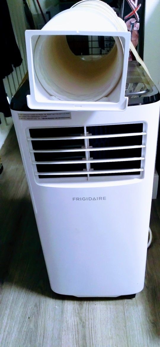 Air Conditioner 8000 BTU 3 In 1 Portable/Window/Dehumidifier $275 Frigidaire Brand, Like New No Remote