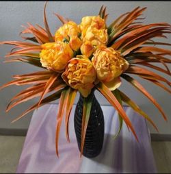 *** CLEARANCE *** 23" Black Ceramic Vase / Begonias / Sword Grass (The Sunburst) @ Lasting Creations