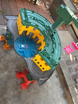 tomas train track