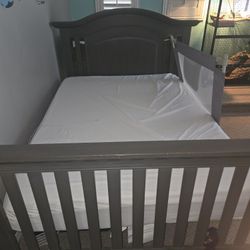 Oxford Baby 4 way convertible crib to full bed with 7 drawer dresser