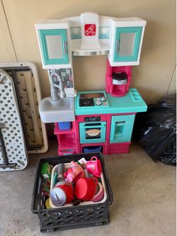 Play kitchen set