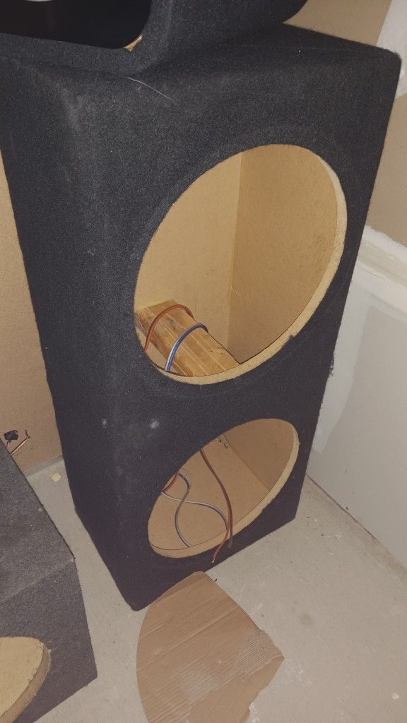 Dual 15-in Sealed Box Subwoofer Enclosure Good Condition Needs To Go