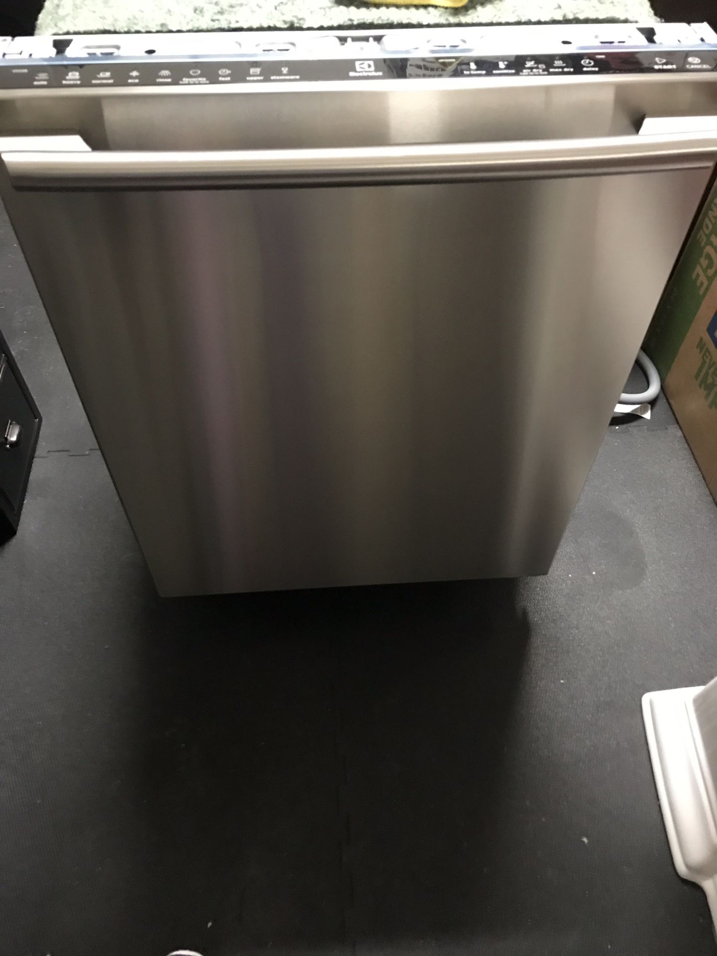 Brand New Electrolux Electrolux EI24ID81SS Stainless Steel Dishwasher 24 Inch Wide OBO! Make me a reasonable offer!