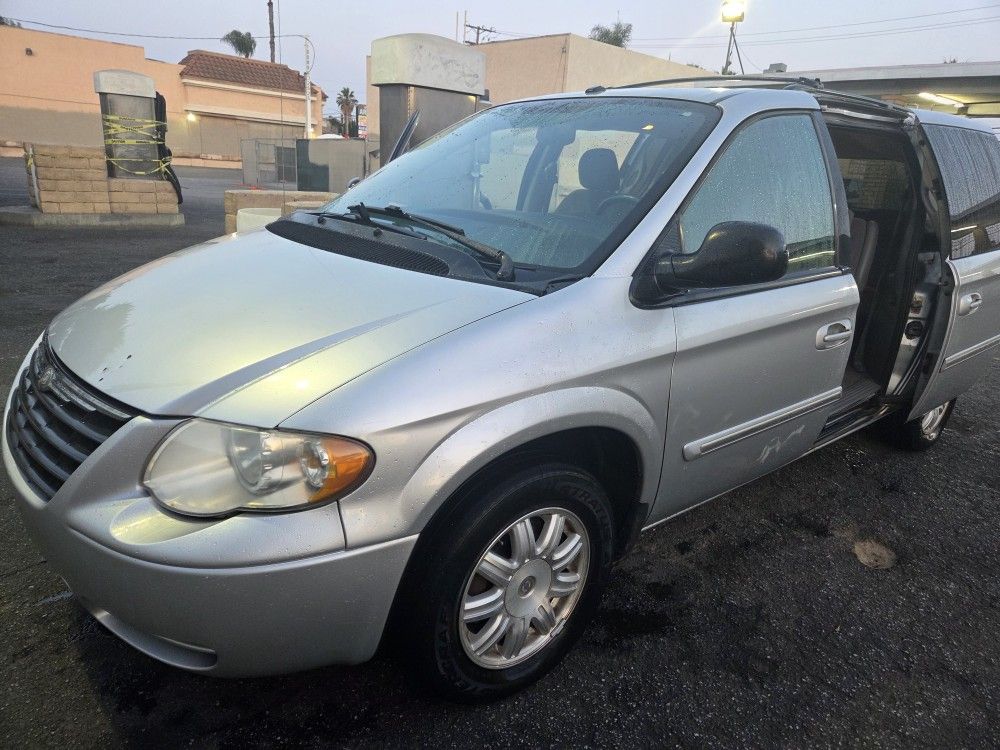 2007 Chrysler Town & Country