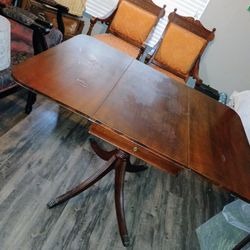 Antique Drop Leaf Mahogany Dinner Table With Claw Feet