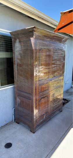 wardrobe/closet/armoire