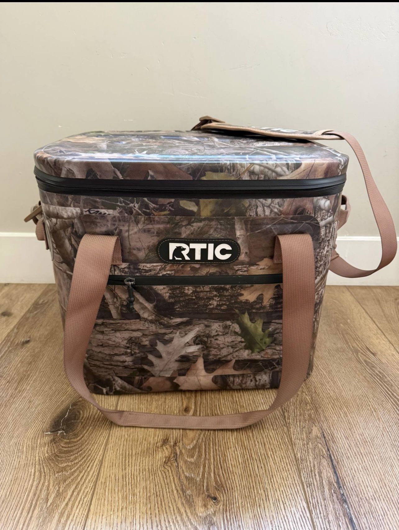 RTIC SOFT COOLER 30cans