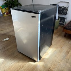 Magic Chef Mini Fridge 