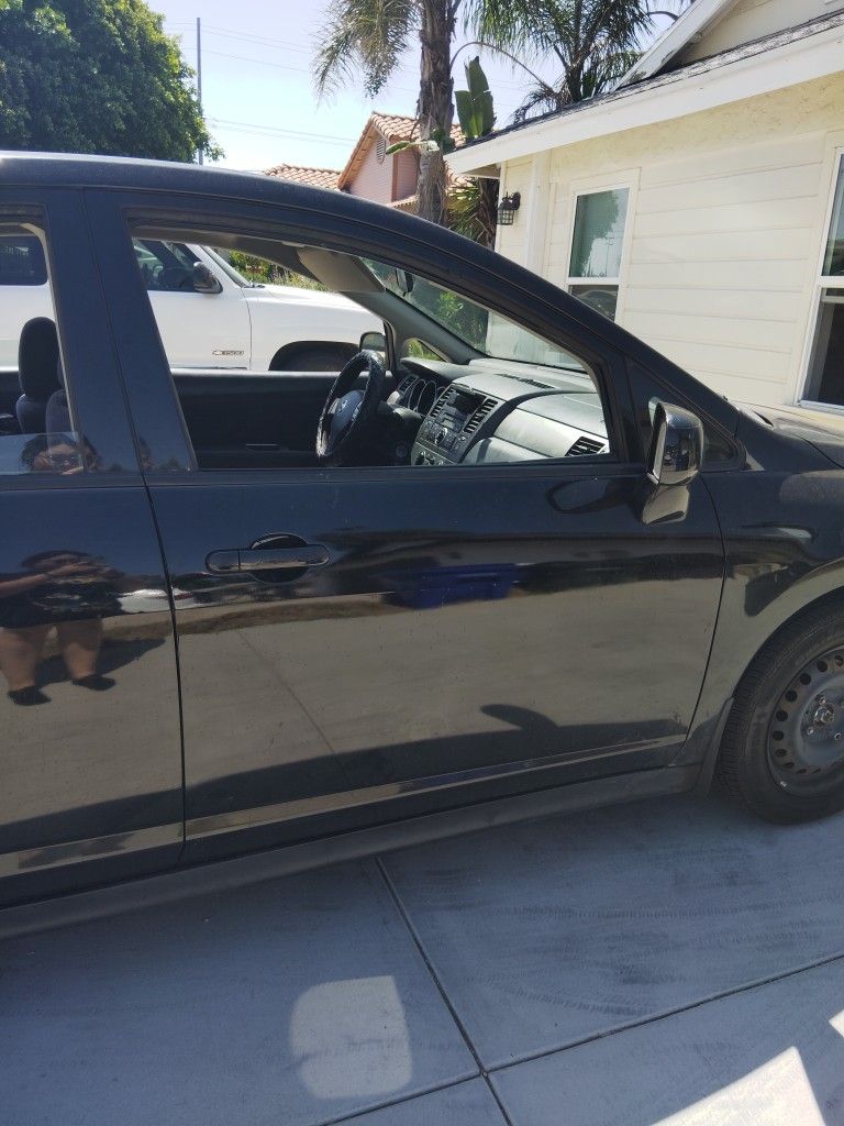2009 Nissan Versa Hatchback