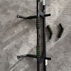 Pull up bar comes as pictured