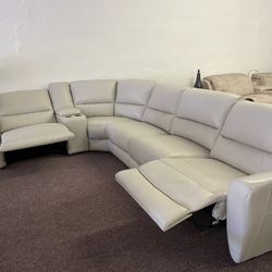 Danvors 6 Pc Leather Sectional With 3 Power Recliners And A