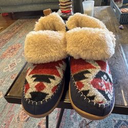 LADIES DEARFOAM SLIPPERS SIZE 9