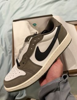 Jordan 1 Low Medium Olive Size 10.5