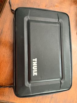 Thule Gauntlet Hard Shell Laptop Case / Sleeve – Like New