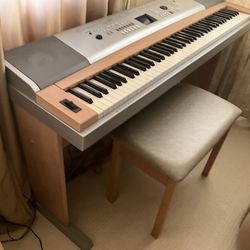 Yamaha DGX-620 88 Key Weighted Keys Portable Grand + stand + pedal
