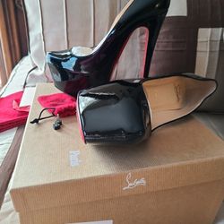 Christian Louboutins Black, Patent Daffodile, Size 38.5 (7 -7.5)