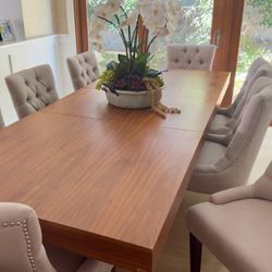 Safavieh  Contemporary Chairs Set Of 8. Used For Decoration Only.