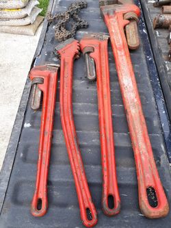 Rigid pipe wrench