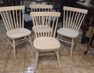 Set Of Four Beautiful Solid Wood Dining Chairs l