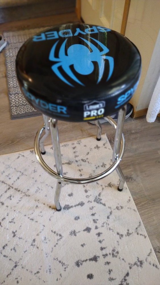 Like New Spyder Shop Stool